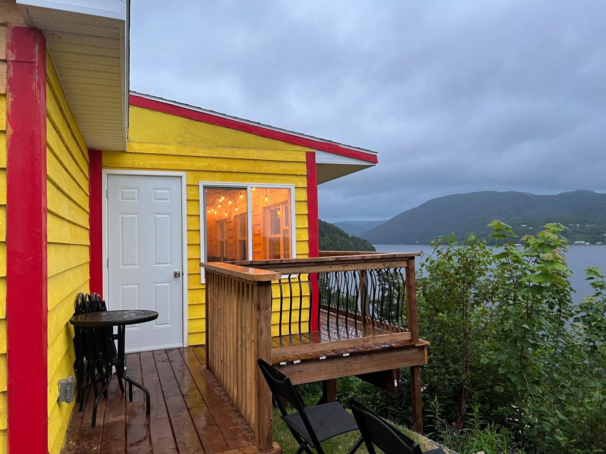 Knotty Pine Ocean Front Suite - Adults Only Ingonish Exterior photo
